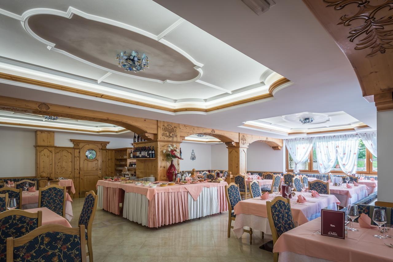 Hotel St. Raphael Madonna di Campiglio Exterior photo